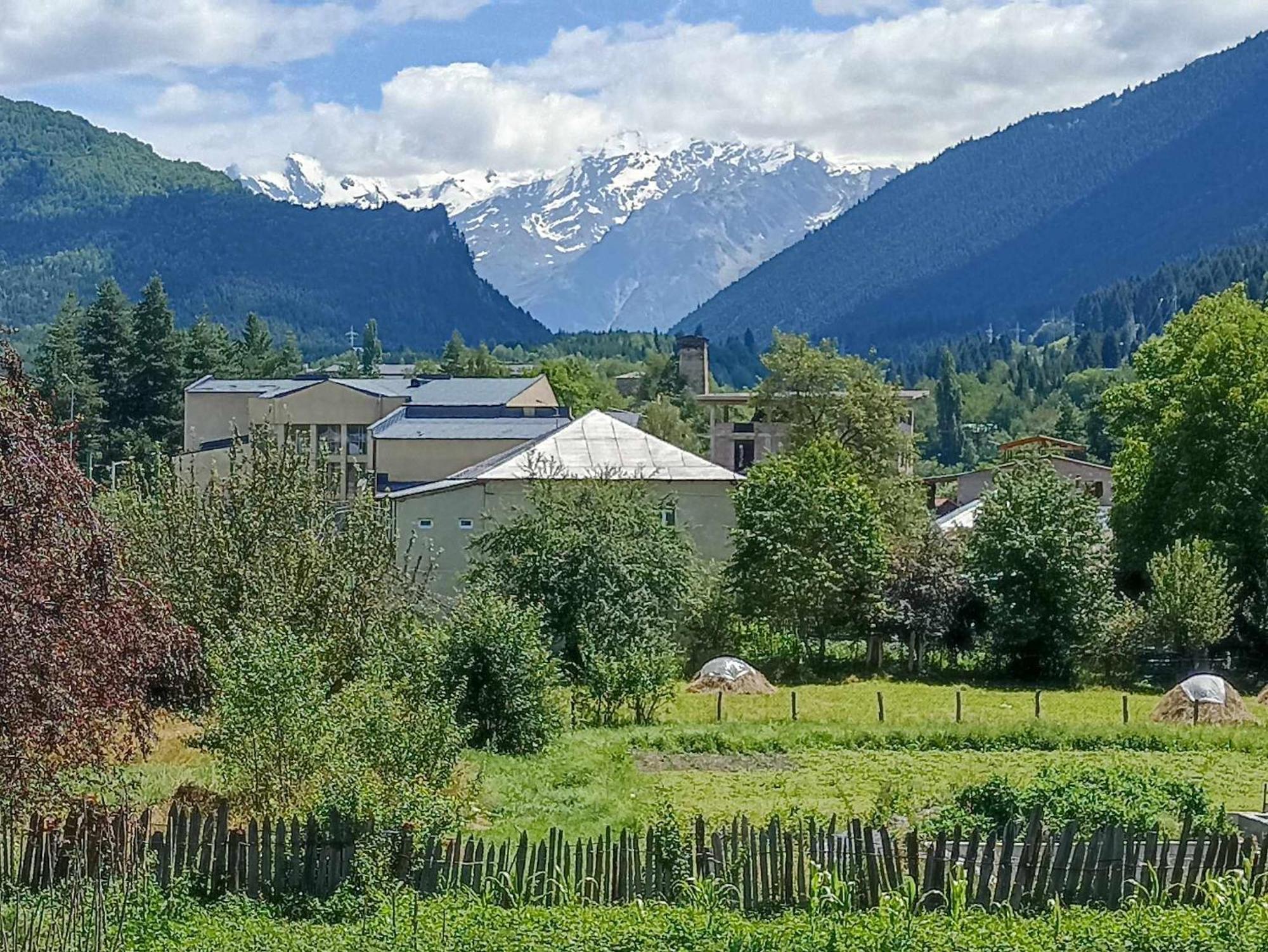 Jeiran Japaridze'S Guesthouse Mestia Exteriér fotografie